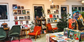 Knihobot před Vánoci otvírá v Praze první knihkupectví 